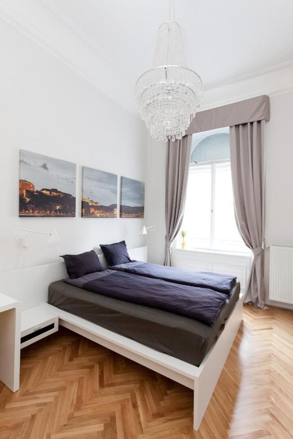 Bpr Sophisticated Astoria Suite With Balcony Budapest Eksteriør bilde