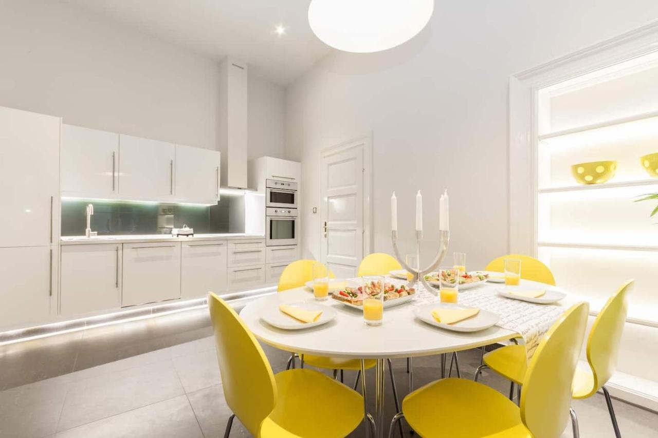 Bpr Sophisticated Astoria Suite With Balcony Budapest Eksteriør bilde